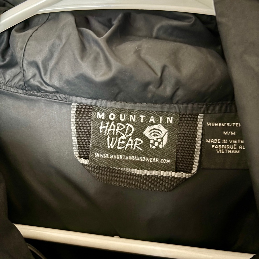 Women’s Mountain Hardwear Rain Coat - Picture 2 of 3